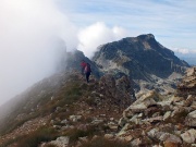 53 avanti in cresta nella nebbia...